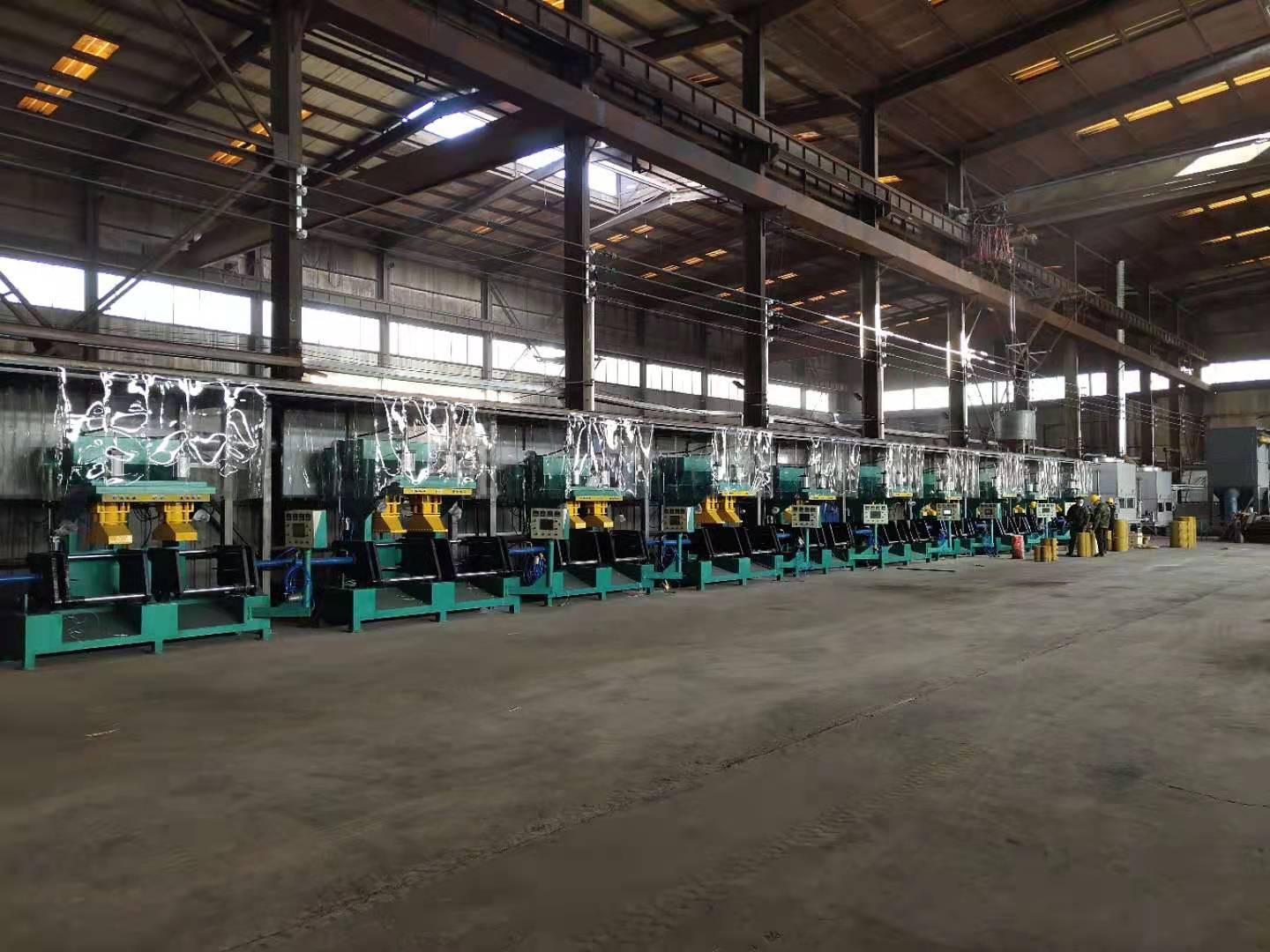 Électrovanne 24V professionnelle avec bobine et connexions électriques visibles sur fond industriel