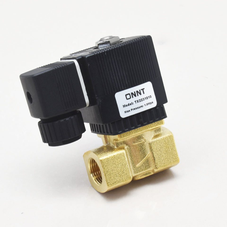 Électrovanne arrosage 24V installée sur système irrigation automatique pelouse